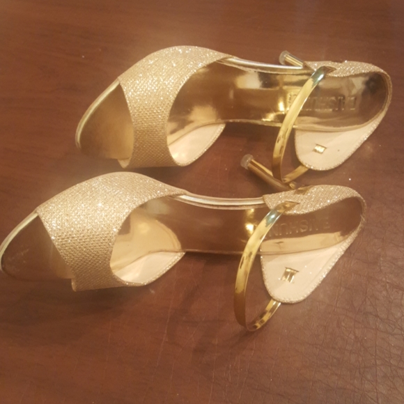 Shoes - Picture 4 of 5